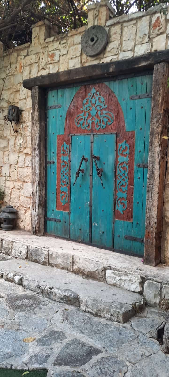 דלת כניסה אותנטית