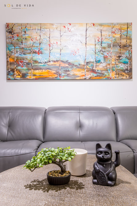 היער המכושף – שיפוץ חלקי עם עיצוב פנים מותאם אישית לבית פרטי.
הפרויקט מתבסס על התמונה המרכזית בסלון, שהפכה למוקד השראה עיצובי.
