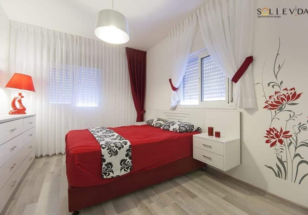 עיצוב חדר שינה בנגיעות אדום לוהט